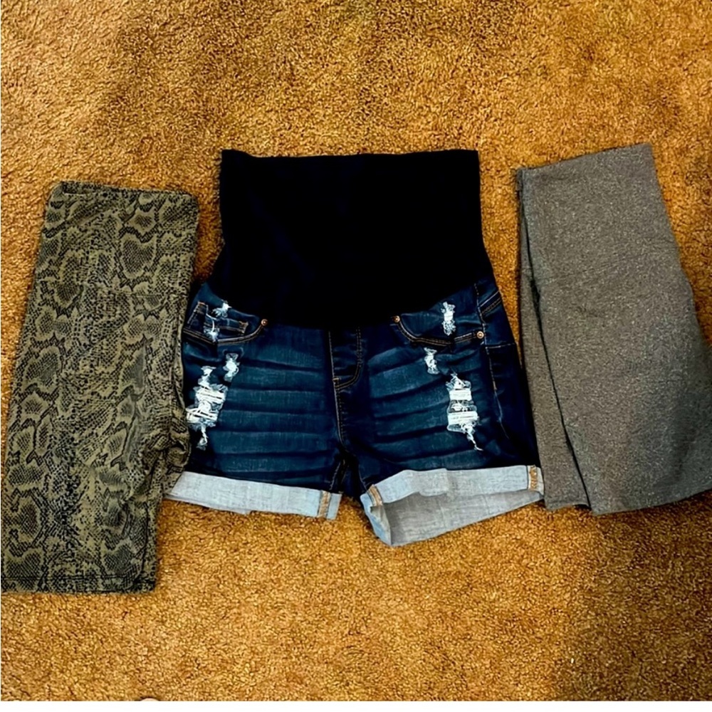 Lot of shorts and pants maternity size m